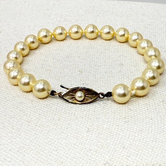 Vintage Faux Pearl Bracelet Sterling Silver Clasp Retro Classic Marked - Picture 2 of 8